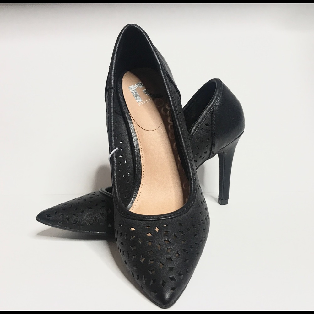 Report Black Heels with cutout design